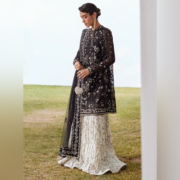 SUFFUSE BY SANA YASIR PAKISTANI LUXURY DESIGNER WEDDING FORMAL DRESS INDIAN - Picture 4 of 12